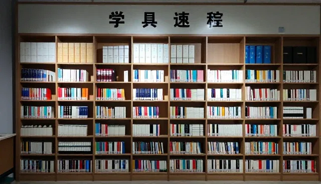 世界观设定提示词在效率提升中的应用与限制