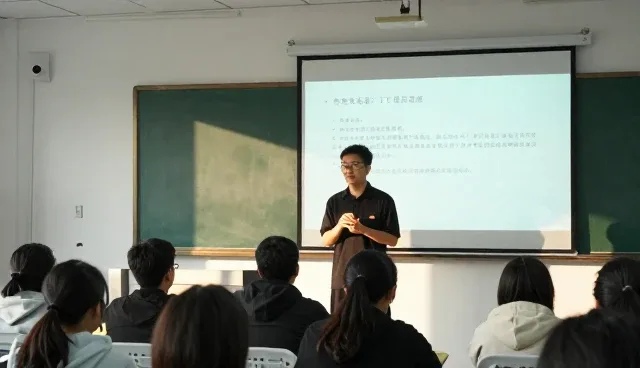 课程资源开发中两种做法的取舍与实际应用