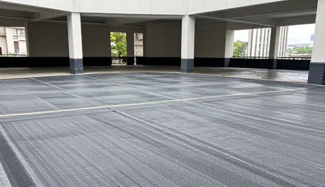 旧屋面翻新：防水材料选择与施工条件对比