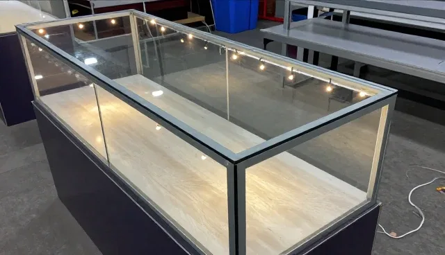 玻璃展示柜使用与维护建议：性能优化的关键点