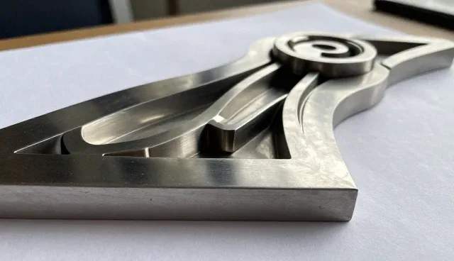 雕塑制作中定制化需求的适用情况与限制分析