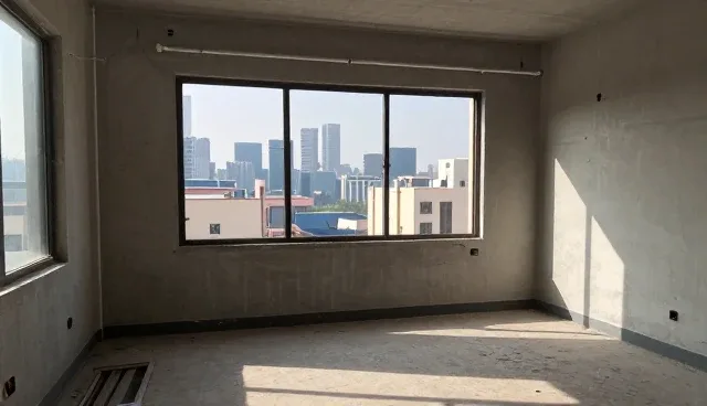 网络推广中的风险管控：集中投放与分散投放的对比分析