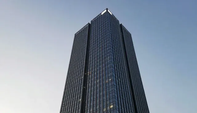 提示词案例对比：设计从业者如何选择内容优化策略