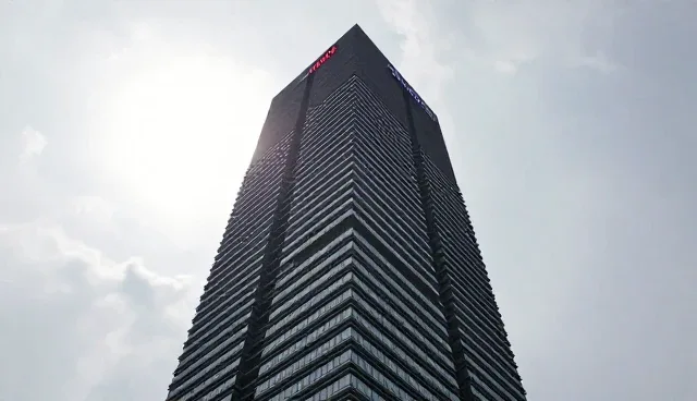 仓储配送优化策略：集中式与分散式对比分析