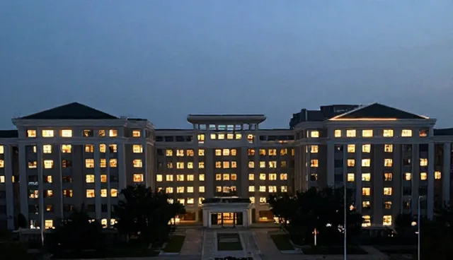 数据准确性：两种做法对比及其实际取舍