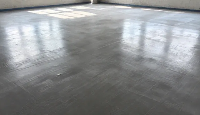环氧地坪施工中，团队协作与独立作业的对比分析