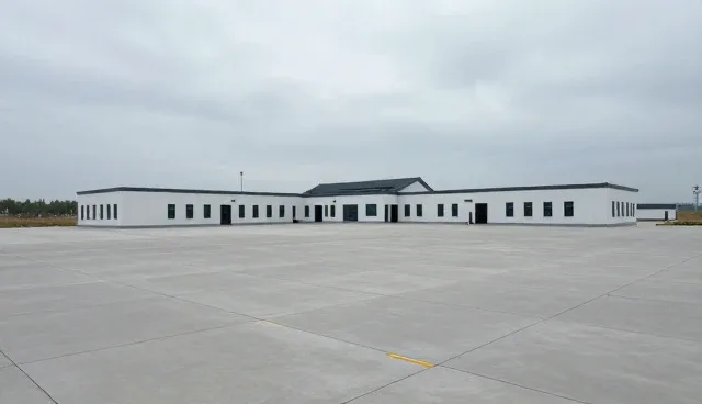 小程序域名选择：自购与托管的取舍分析