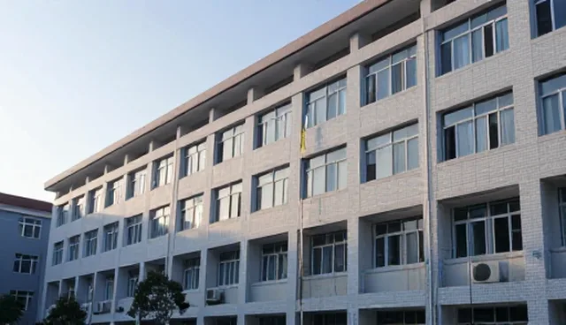 外墙清洗中水质硬度对清洁效果的影响