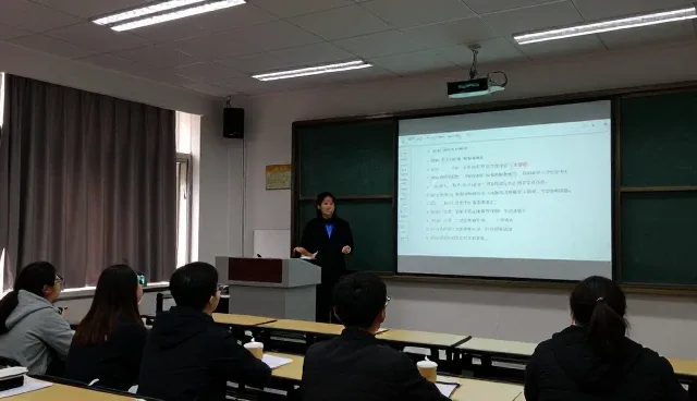 技术开发中选型关注点的两种做法对比与取舍