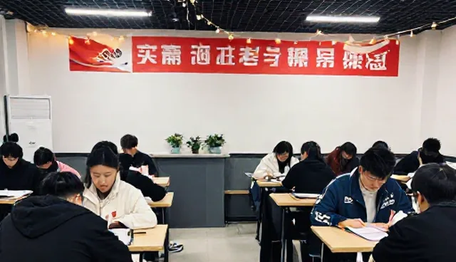 如何根据个人需求选择适合的考试辅导课程