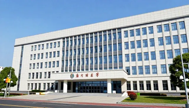 如何通过AI提示词变现小鹅通？
