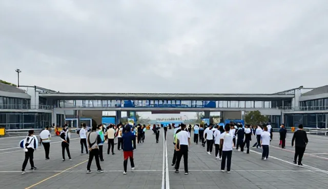 素质拓展训练课程设计的两种常见做法及其取舍