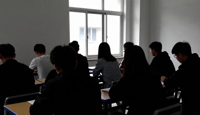 考试辅导选型建议：从学习规划到题库应用的实践路径