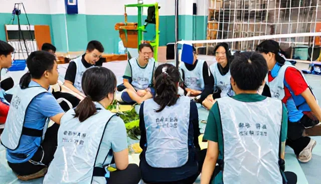 如何选择适合不同地区的适配方案？