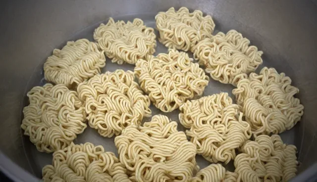即食面制品保质期管理：餐饮场景中的关键挑战