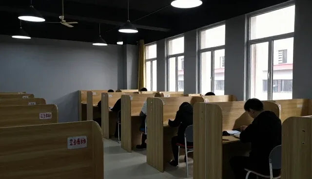 地区业务误区对比：两种做法的实际取舍