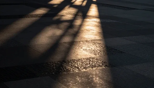 专业广州网站建设：两种做法的对比与取舍