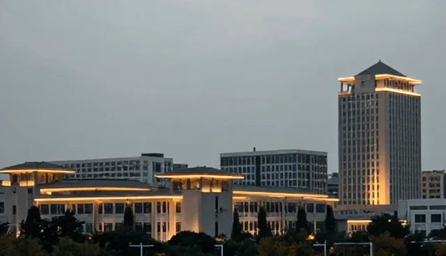 建网站哪个好？石家庄整站优化的选型建议