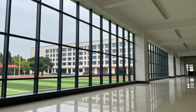 提示词在中间的标点符号怎么用：视频生成中的提示词优化