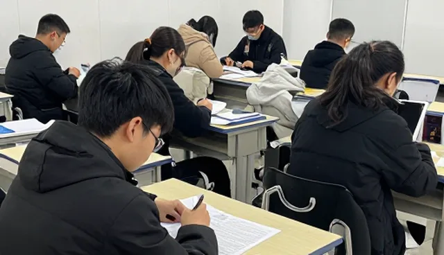 考试辅导课程研发中的实施策略与检查要点