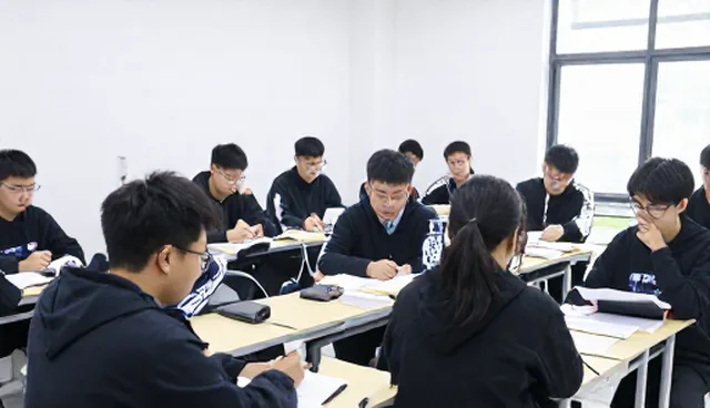 龙岩网站设计中的C2驾照培训全程跟车指导过程