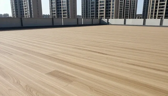 环保型复合地板施工中如何避免开裂？