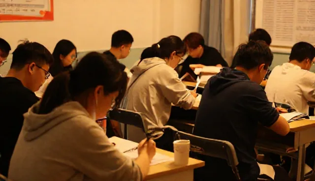 中考英语备考中词汇与语法的实战应对