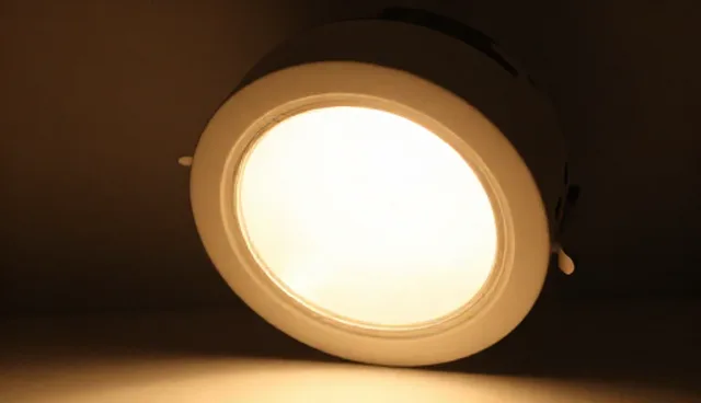 LED筒灯安装中两种常见做法的比较与取舍