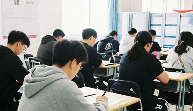 课程选型需关注资源适配性