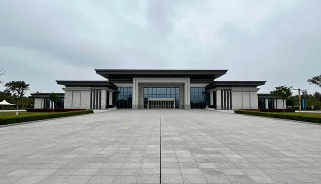 海南网站设计：自主开发与外包服务的取舍分析