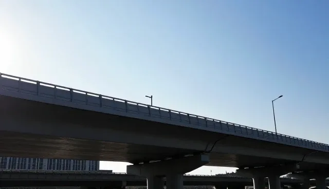 土建施工服务选型关注点：技术咨询与自主施工的优劣比较