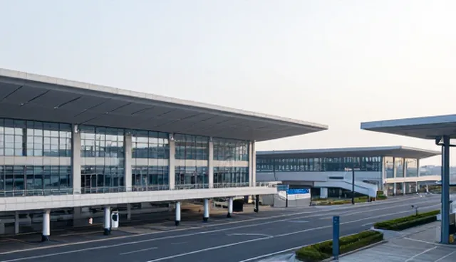 广西网站建设公司：自主搭建与外包开发的取舍比较