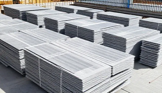高强度建筑模板使用中耐候性影响因素分析