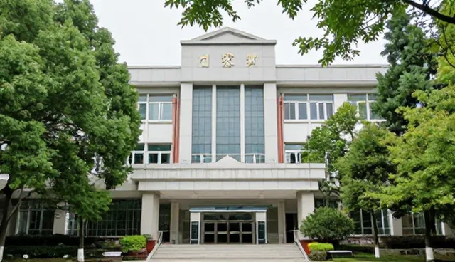 企业注册两种做法对比：自主办理与委托代理的取舍