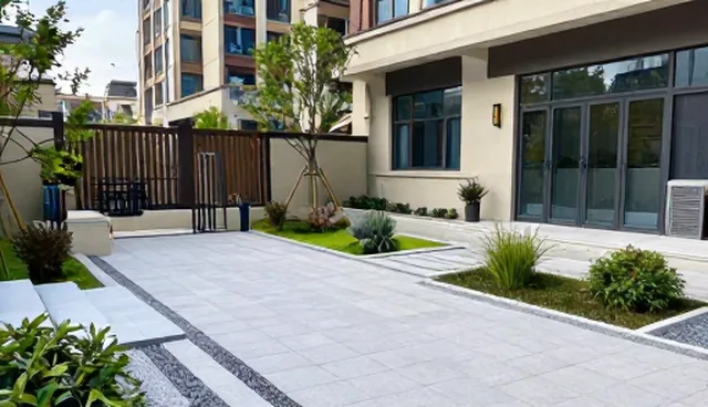 庭院造景施工规范如何降低养护成本？
