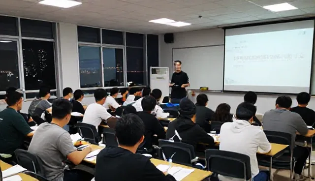 技术培训与自学：两种学习方式的实际取舍