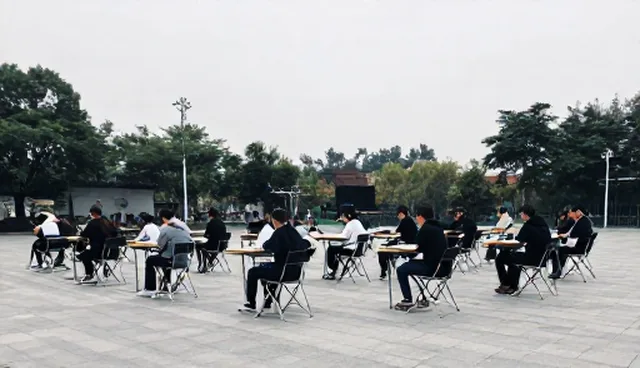 教学内容开发：两种做法的对比与实际选择
