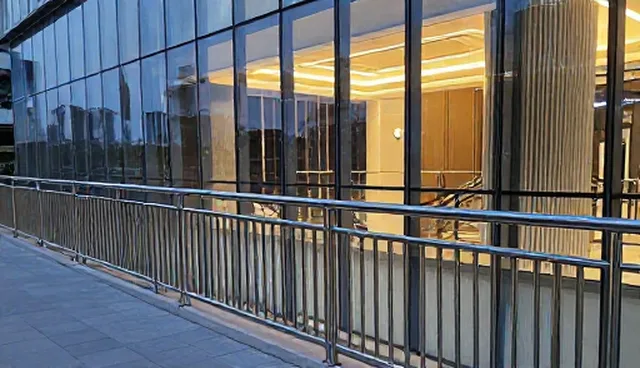 金属护栏维护建议：生产效率与适用条件分析