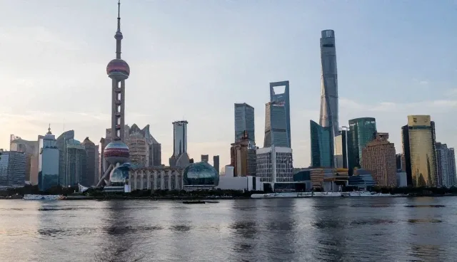 企业官网定制系统选型与性能优化建议