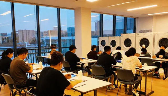 洗衣技术培训课程：自主学习与机构培训的优劣对比