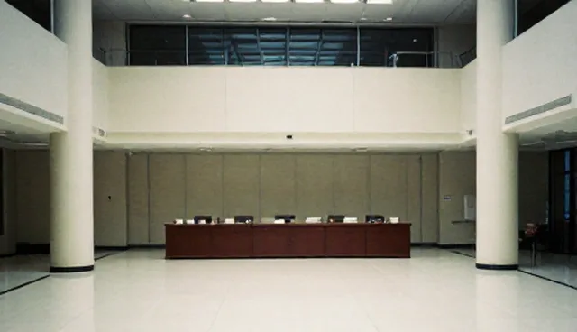 会议接待服务的性能问题如何解决？