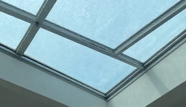 如何解决搜索算法中的精准匹配难题？