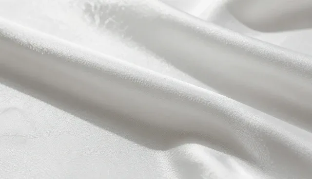 门票预订：集中式与分散式管理的性能对比与适用条件
