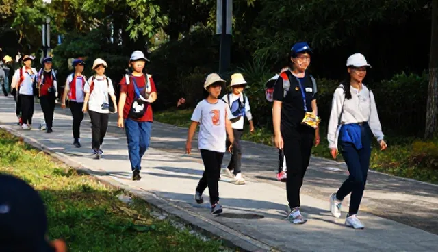 选型关注点：研学旅行中包车服务的影响因素分析