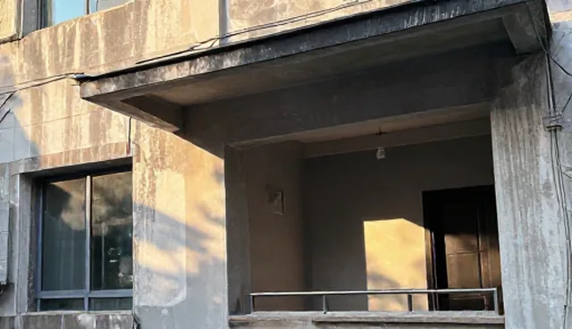 外墙清洗维护中两种做法的取舍与选型关注点
