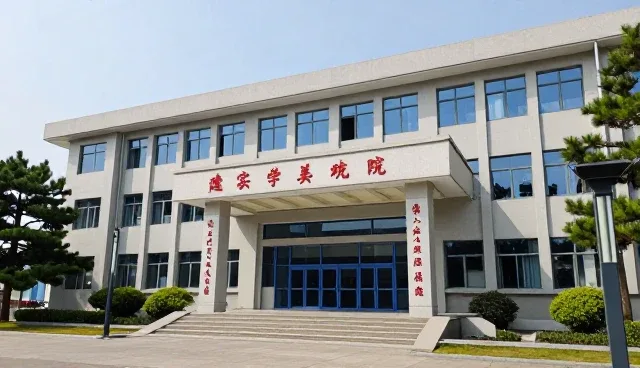 商业外墙清洗服务中的设备选择与维护要点