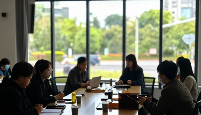 媒介投放脚本设计：两种常见做法的对比与取舍