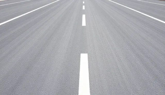 道路标线涂料施工：性能与适用条件的取舍对比