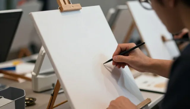 开设创意绘画时如何选择素描色彩教学方法