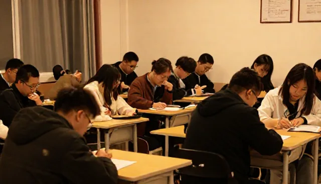 考试辅导选型中的教育咨询服务关注点
